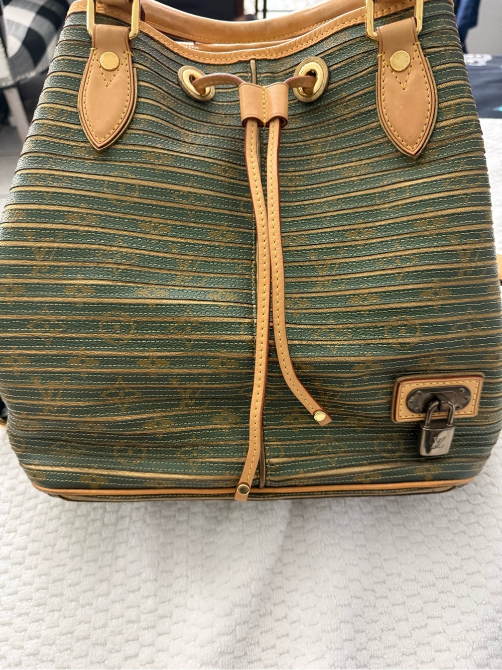 Louis Vuitton Neo 2 way handbag green monogram eden Drawstring Shoulder Bag